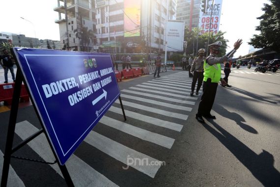 Polres Karanganyar Tutup 3 Ruas Jalan Pada Masa PPKM Darurat - JPNN.COM