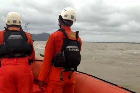 Dua Kapal Nelayan Tenggelam di Pontianak, 13 ABK Hilang - JPNN.COM