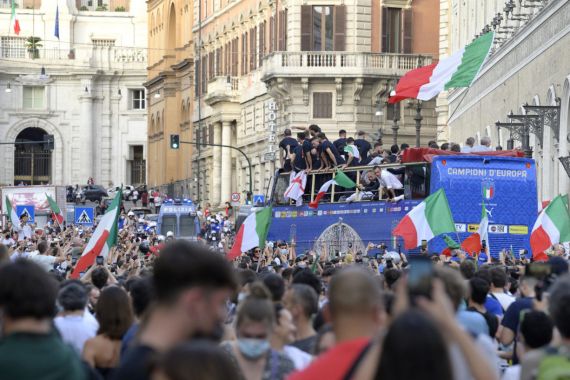 Waduh! Arak-arakan Juara Timnas Italia Ternyata Ilegal, Begini Penjelasannya - JPNN.COM