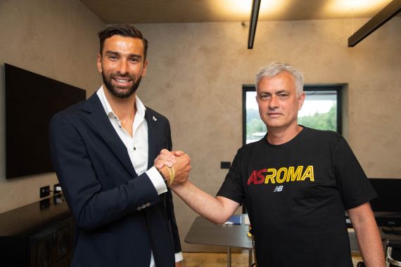 Pemain Ini Jadi Belanjaan Pertama Mourinho Sebagai Pelatih AS Roma - JPNN.COM