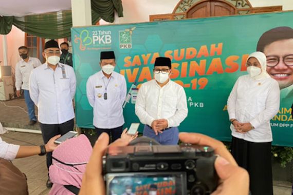 Tinjau Vaksinasi Massal dari PKB untuk Warga Bandung, Gus Muhaimin Bilang Begini - JPNN.COM