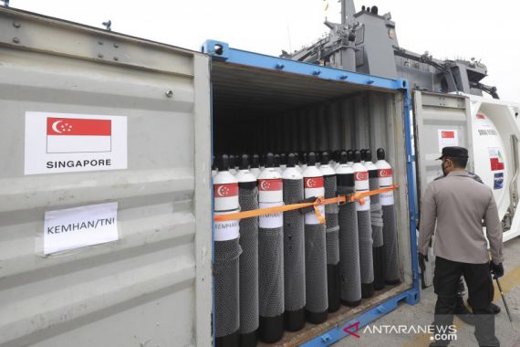 UEA dan Singapura Bantu Indonesia Atasi Kelangkaan Tabung Oksigen - JPNN.COM