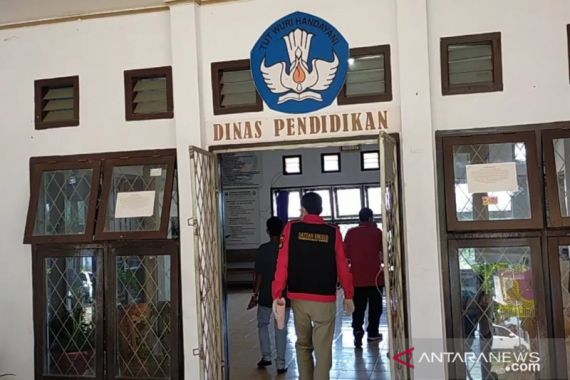 Usut Dugaan Korupsi Dana BOS, Kejati Bengkulu Gedelah Kantor Disdik Seluma - JPNN.COM