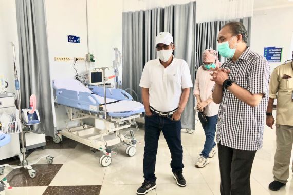 Pertamina Pantau Kesiapan Pertamedika di RS Darurat Covid-19 Asrama Haji - JPNN.COM