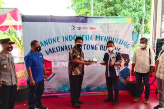 Wakil Bupati Klaten Tinjau Vaksinasi ke Pabrik AQUA dan Sarihusada - JPNN.COM