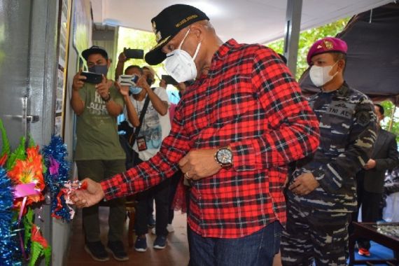 TNI AL Menuntaskan Bedah Rumah Juru Parkir yang Anaknya Meraih Adhi Makayasa AAL  - JPNN.COM
