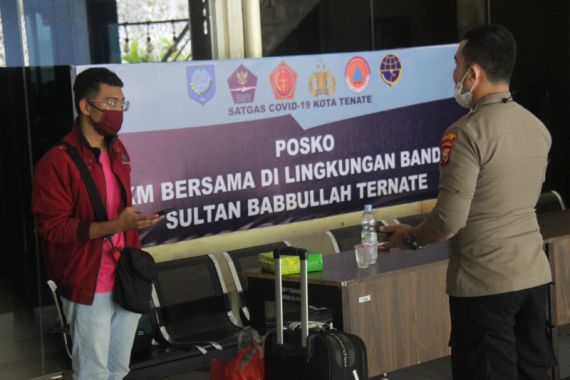 Pria Positif Covid-19 Pakai Hasil PCR Negatif Milik Istri, Lolos Terbang dari Jakarta ke Ternate  - JPNN.COM