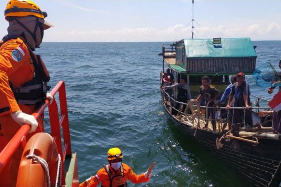 Kapal Tenggelam di Kalbar, 1 ABK Ditemukan dalam Keadaan Selamat - JPNN.COM