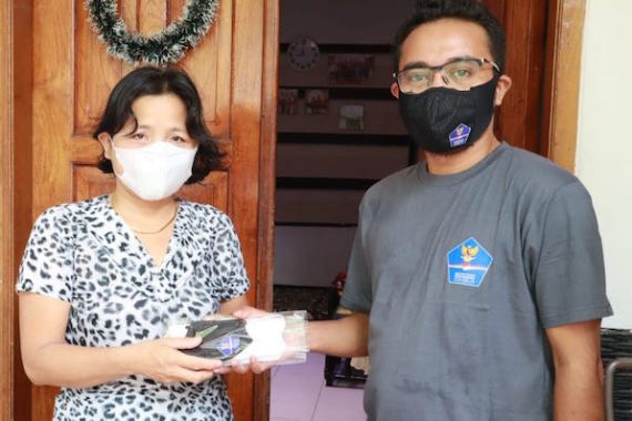 Komunitas Peopletalkpeople Bagikan 2.500 Masker Kepada Warga DKI di Hari Iduladha - JPNN.COM