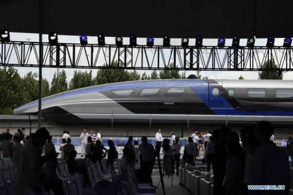 Resmi Beroperasi, Kereta Maglev Buatan China Ini Diklaim Tercepat di Dunia - JPNN.COM