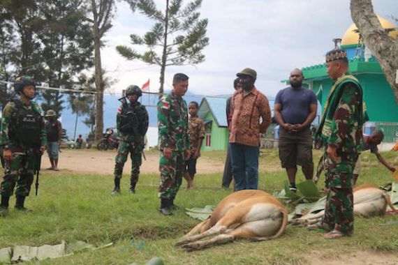 Prajurit Satgas Yonif RK 751/VJS Laksanakan Salat Iduladha 1442 H di Pegunungan Tengah Papua - JPNN.COM