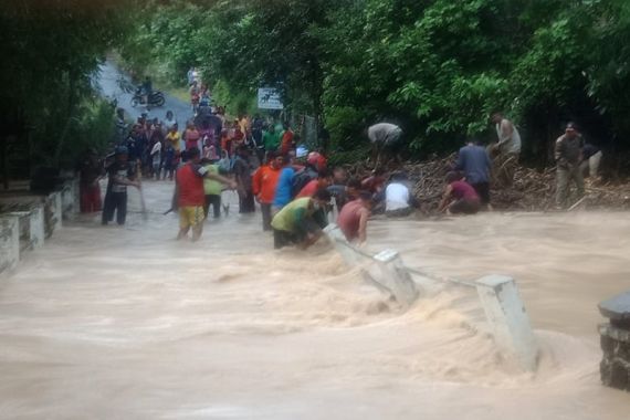Banjir di Cilacap, Seperti Ini Dahsyatnya - JPNN.COM