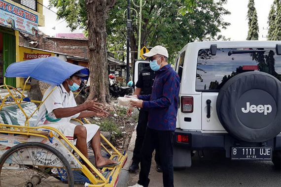 Tukang Becak Kaget Lalu Lari Melihat Suami Bupati Probolinggo Turun dari Jip - JPNN.COM