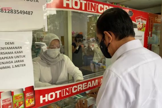 Presiden Jokowi Datang ke Apotek, Tetapi Obat yang Dicarinya Habis, Lalu.. - JPNN.COM