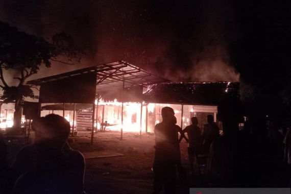 Hendak Menuju Lokasi Kebakaran, Mobil Damkar Masuk Jurang - JPNN.COM