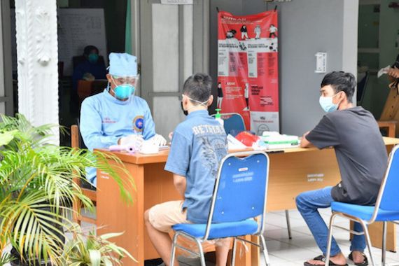 Balai Pengobatan TNI AL Banjarmasin Juga Layani Vaksinasi untuk Remaja - JPNN.COM