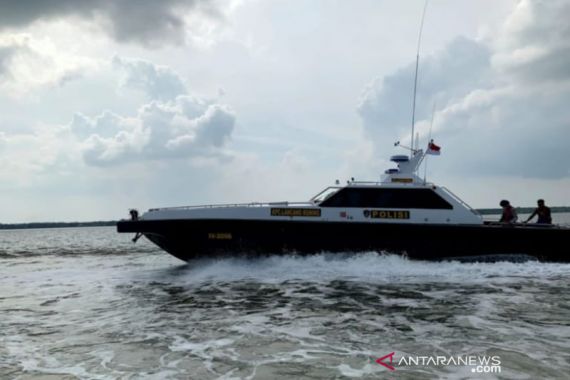 Petugas Curigai Kapal Berbendera Malaysia, Nakhoda Melarikan Diri, Saat Digeledah Ini Isinya - JPNN.COM
