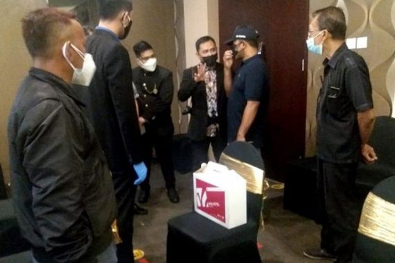 Hotel di Kota Kediri Gelar Acara yang Dilarang, Petugas Bertindak Tegas - JPNN.COM