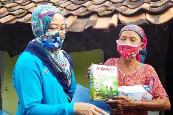 Lansia Gigih asal Bekasi Kini Masuk Program Atensi, Nenek Aton: Terima Kasih Bu Menteri - JPNN.COM