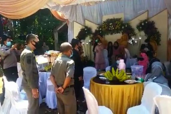 'Tamu Tak Diundang' Datangi Pesta Pernikahan, Semua Langsung Bubar - JPNN.COM