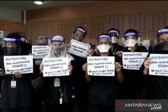 Sejumlah Dokter di Malaysia Menggelar Aksi Unjuk Rasa, Lihat Itu - JPNN.COM