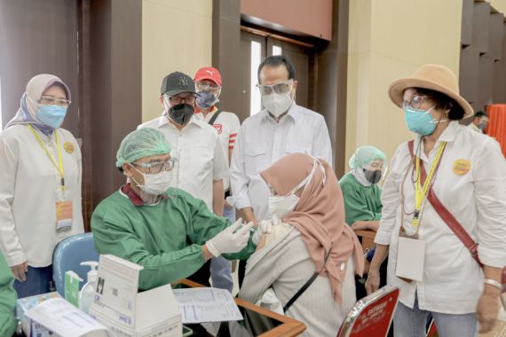 Vaksinasi Gratis, Taspen untuk Indonesia Gandeng Kagama - JPNN.COM