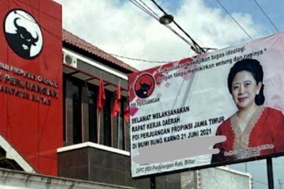 Baliho Puan Maharani di Kawasan Bencana Erupsi Gunung Semeru Dicopot Satpol PP - JPNN.COM