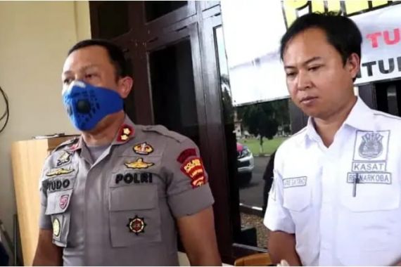 Penangkapan Bandar Sabu-Sabu di Bukit Kemuning Viral, Ini Pernyataan Kasat Narkoba - JPNN.COM