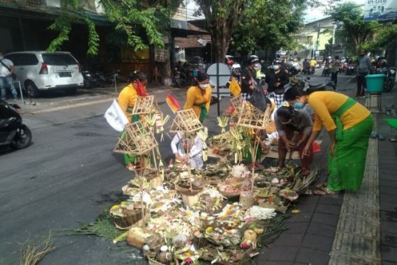 LETEH PARAH! TKP Aksi Barbar Debt Collector Diperciki Tirta, Pakai Lima Jenis Ayam - JPNN.COM