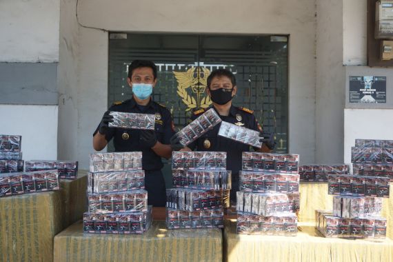 Bea Cukai Gresik Menyita 560 Ribu Batang Rokok Ilegal dalam 2 Penindakan - JPNN.COM