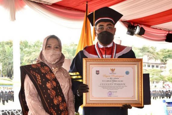 Wakil Ketua MPR Jazilul Fawaid Jadi Wisudawan Terbaik Program Doktor IPDN 2021 - JPNN.COM
