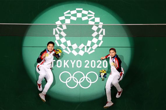 Greysia Polii / Apriyani Rahayu Raih Emas Tokyo 2020, Analis Politik Langsung Khawatir - JPNN.COM