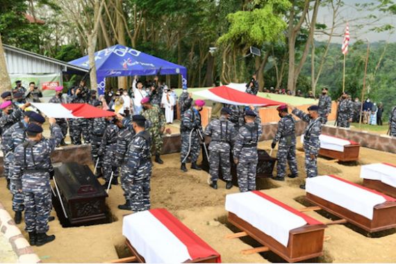 TNI AL Pindahkan Makam Para Pahlawan Korban Pembantaian Penjajah Belanda - JPNN.COM