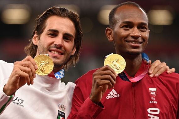 Mengharukan, Dua Atlet Ini Sepakat Berbagi Medali Emas Olimpiade Tokyo - JPNN.COM