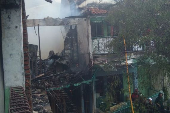 7 Rumah di Tanah Abang Terbakar, Api Berasal dari Sini, Kerugian Banyak Banget - JPNN.COM