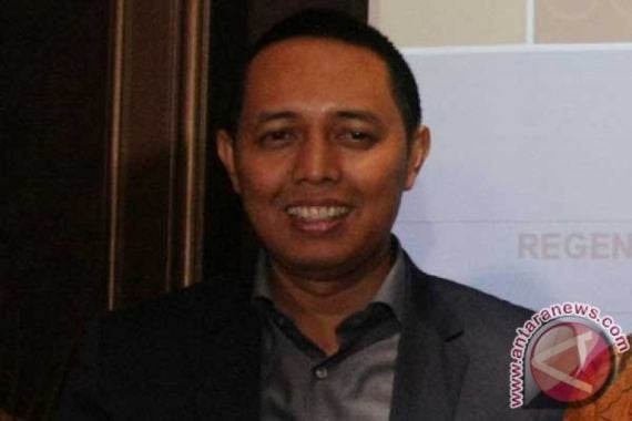 Projo Ingin Masa Jabatan Jokowi Seperti PM, Hasan Cyrus: Bisa Jatuh Kapan Saja - JPNN.COM