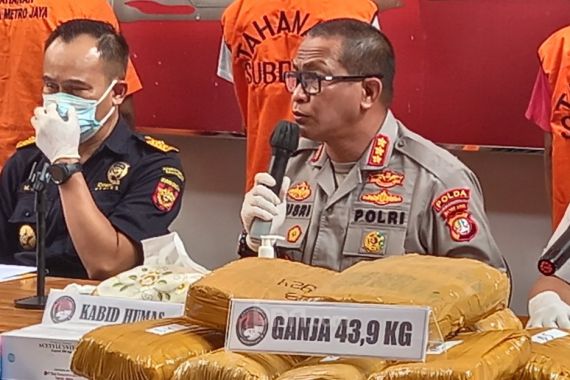 Kumpulkan Sisa Obat Pasien Covid-19, Lalu Dijual Harga Selangit, Perawat Diciduk Polisi - JPNN.COM