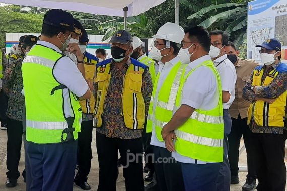 3 Anak Buah Jokowi dan Anies Baswedan Ketemu di Pinggir Kali Ciliwung, Ada Apa ya? - JPNN.COM