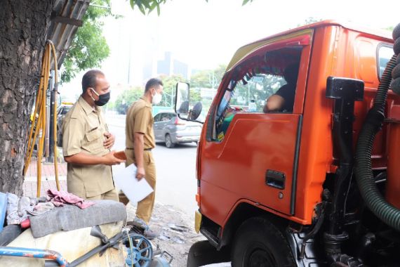 Pembuang Limbah Septic Tank ke Saluran Air Ditangkap, Sudah Berulang Kali, Sontoloyo - JPNN.COM