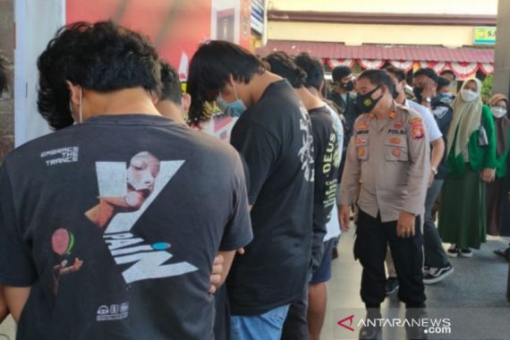 Peserta Tarung Bebas di Makassar Ditangkap, Lihat Usia Para Pelaku - JPNN.COM