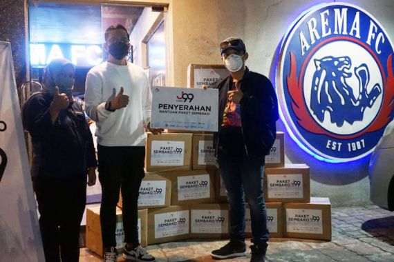 Arema FC Bagikan 1.000 Paket Sembako untuk Bantu Aremania - JPNN.COM