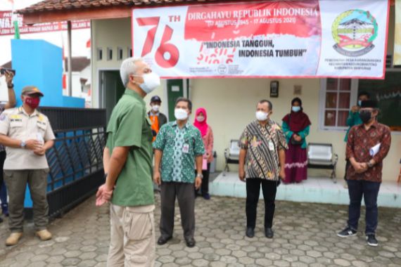 Pak Ganjar Beri Dua Jempol untuk Lurah Sunarto yang Lihai Menangani Covid-19 - JPNN.COM