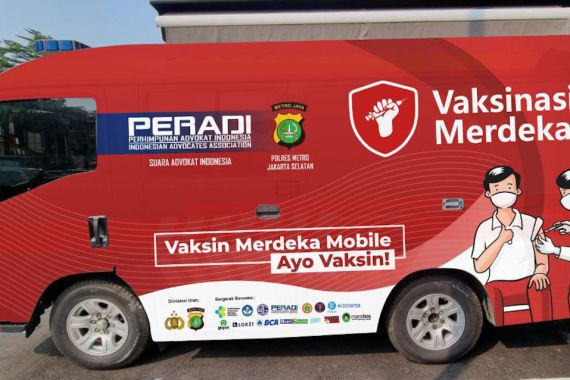 Vaksin Merdeka Keliling PERADI-SAI dan Polres Jaksel Sasar Kawasan Padat Penduduk - JPNN.COM