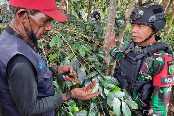 Satgas TNI Beranjangsana ke Kampung Jagara Distrik Walesi Papua - JPNN.COM