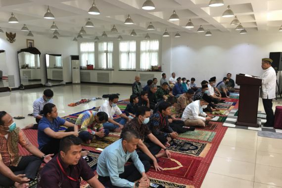 China Tutup Masjid, KBRI Beijing Gelar Tarawih Berjemaah - JPNN.COM