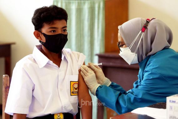 Stok Vaksin Untuk Anak-anak di Surabaya Habis, Proses Percepatan Jadi Terhambat - JPNN.COM