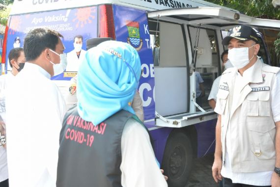 Mobil Vaksinasi Keliling Pemkab Tangerang Layani Warga hingga RT/RW - JPNN.COM