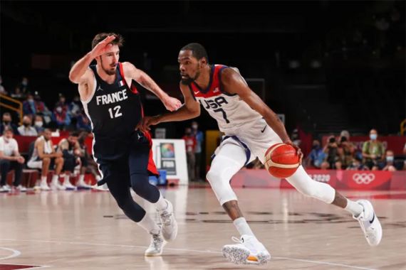 Kevin Durant Cetak 29 Poin, AS Susah Payah Raih Emas Bola Basket Putra Tokyo 2020 - JPNN.COM
