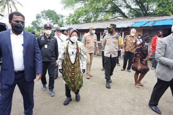 Sapa Warga Papua, Mensos Risma Tekankan Pentingnya Membangun Kualitas SDM - JPNN.COM