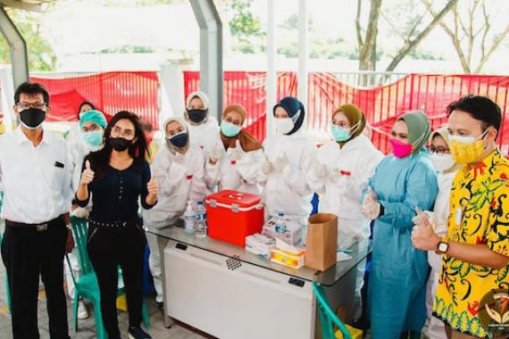 Rieke Diah Pitaloka Dorong Vaksinasi Kepada Pelaku Usaha di Pasar Tradisional dan Ritel-UMKM - JPNN.COM